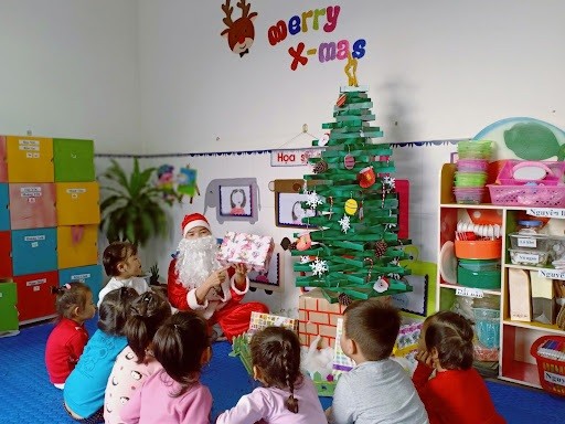 Noel 2023: Những cách trang trí Noel đầy sắc màu tại trường mầm non cho trẻ Noel 2023: Những cách trang trí Noel đầy sắc màu tại trường mầm non cho trẻ