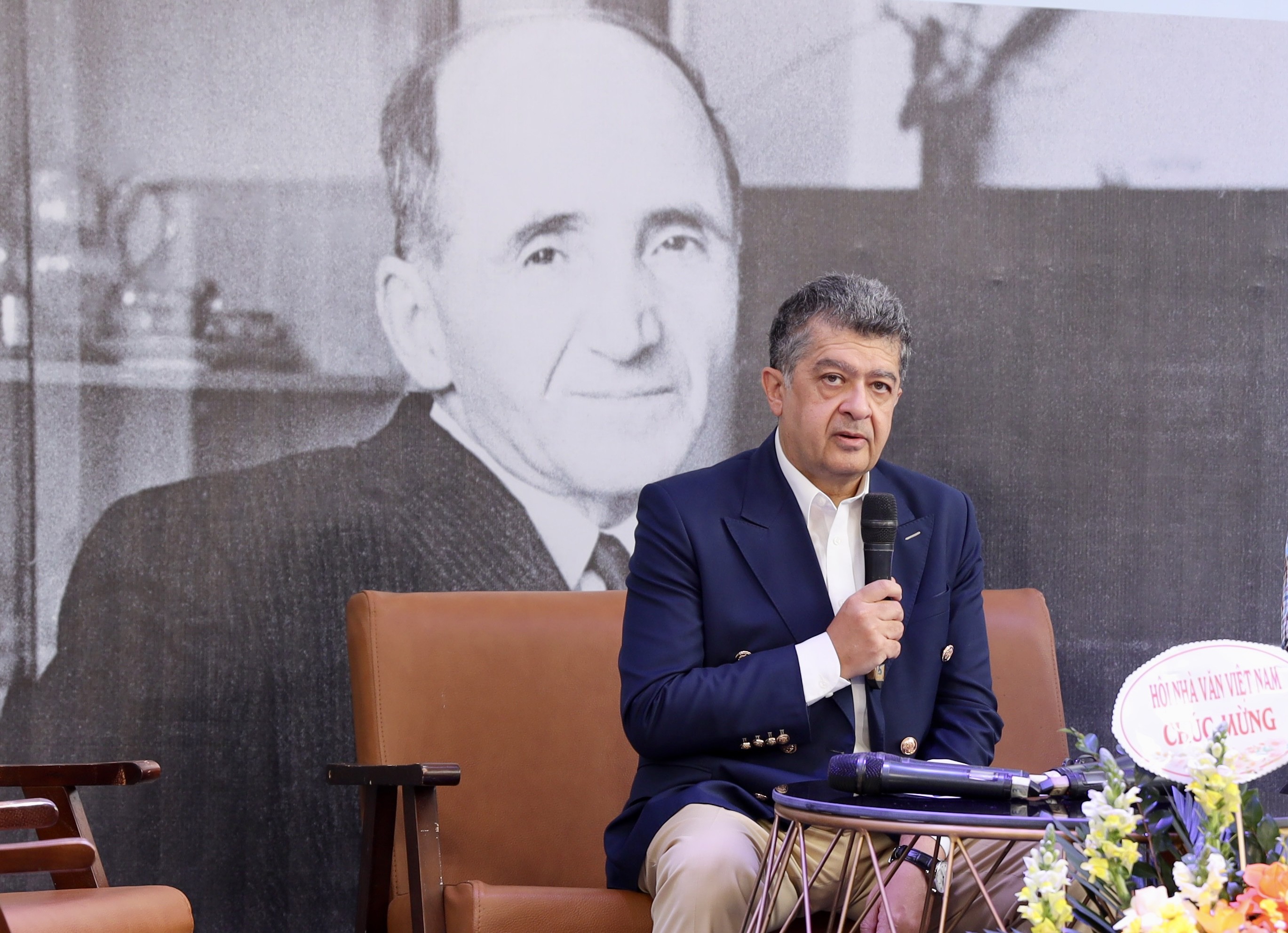 “Tiếng gọi của dân cày” - lời giới thiệu về dân tộc Armenia hiền hòa, yêu lao động và sẵn sàng hy sinh vì Tổ quốc “Tiếng gọi của dân cày” - lời giới thiệu về dân tộc Armenia hiền hòa, yêu lao động và sẵn sàng hy sinh vì Tổ quốc