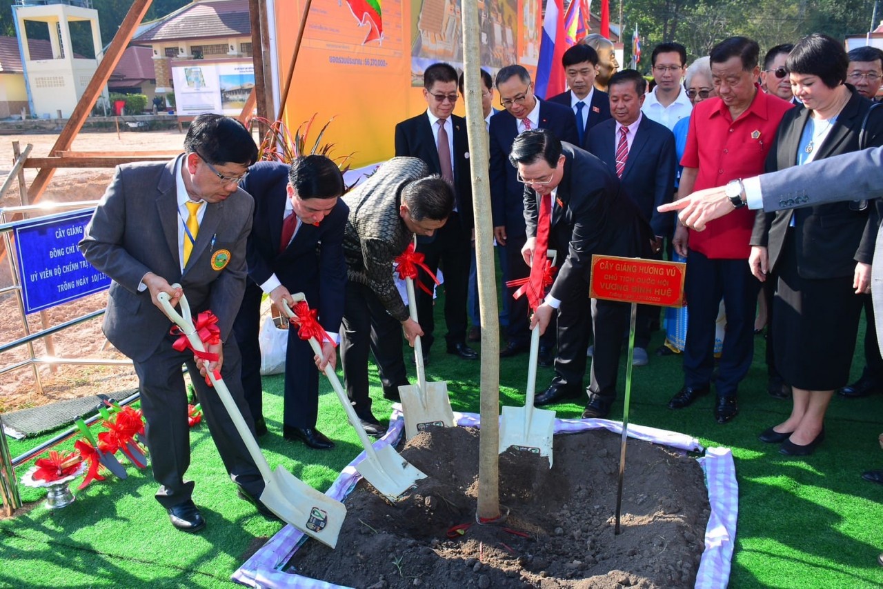 Chủ tịch Quốc hội thăm Khu di tích Chủ tịch Hồ Chí Minh tại Udon Thani (Thái Lan) Chủ tịch Quốc hội thăm Khu di tích Chủ tịch Hồ Chí Minh tại Udon Thani (Thái Lan)