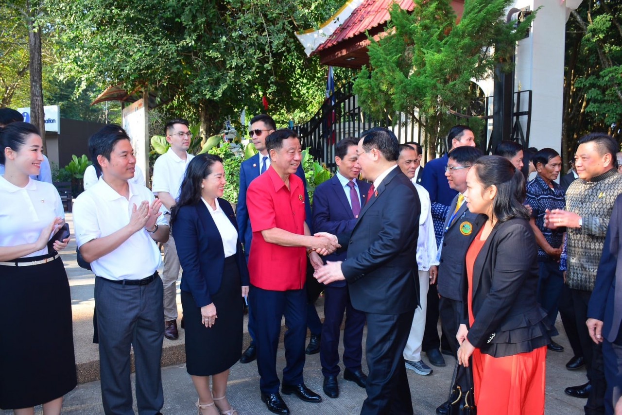Chủ tịch Quốc hội thăm Khu di tích Chủ tịch Hồ Chí Minh tại Udon Thani (Thái Lan) Chủ tịch Quốc hội thăm Khu di tích Chủ tịch Hồ Chí Minh tại Udon Thani (Thái Lan)