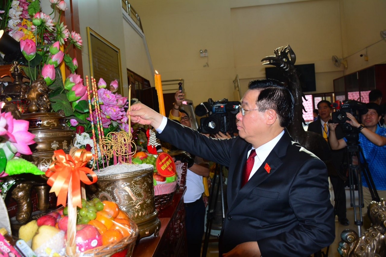 Chủ tịch Quốc hội thăm Khu di tích Chủ tịch Hồ Chí Minh tại Udon Thani (Thái Lan) Chủ tịch Quốc hội thăm Khu di tích Chủ tịch Hồ Chí Minh tại Udon Thani (Thái Lan)