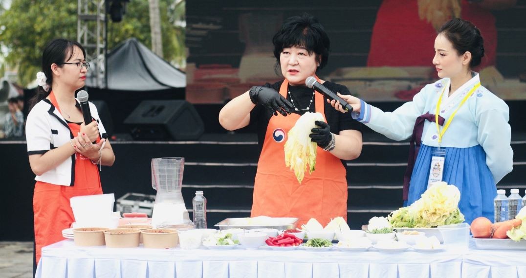 Making and sharing Kimchi at Korean Culture Day in Hoi An Making and sharing Kimchi at Korean Culture Day in Hoi An