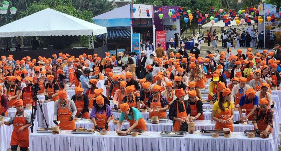 Making and sharing Kimchi at Korean Culture Day in Hoi An Making and sharing Kimchi at Korean Culture Day in Hoi An