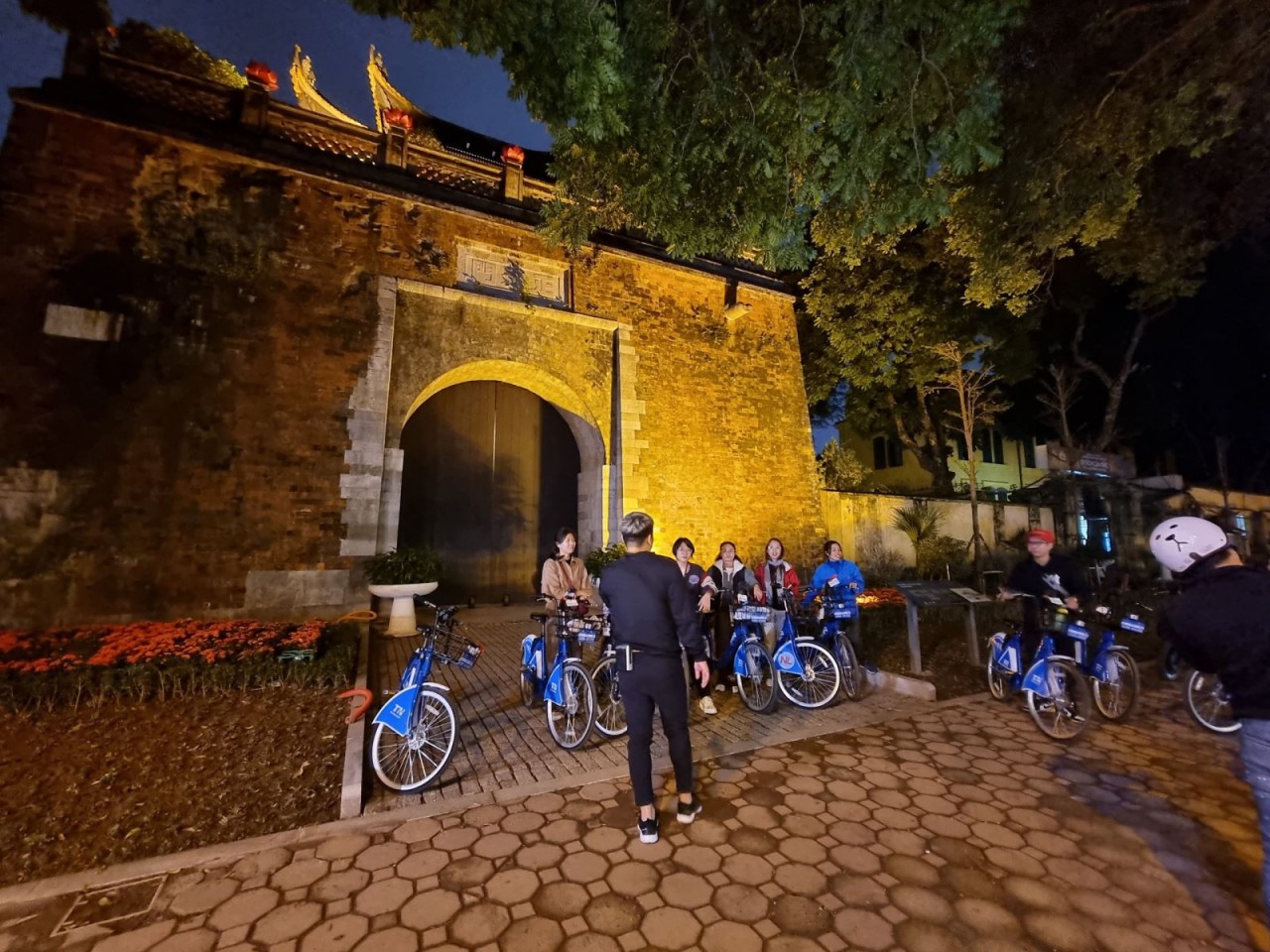 Thang Long - Hanoi Night Cycling Tour Ongoing Thang Long - Hanoi Night Cycling Tour Ongoing