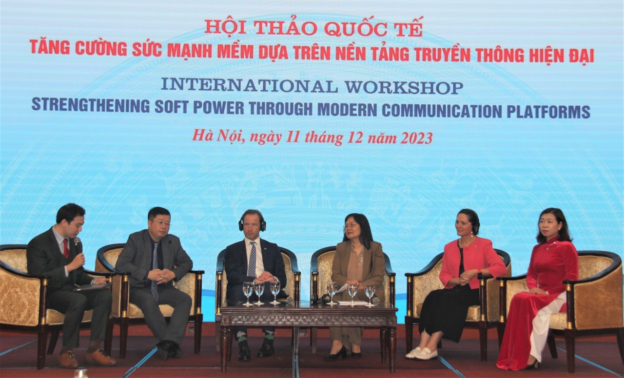 Hội thảo “Tăng cường sức mạnh mềm dựa trên nền tảng truyền thông hiện đại”. Hội thảo “Tăng cường sức mạnh mềm dựa trên nền tảng truyền thông hiện đại”.
