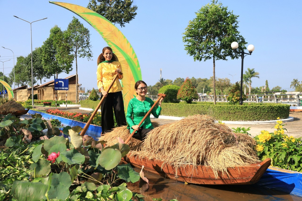 Hậu Giang: Khai mạc triển lãm “Con đường lúa gạo” tuyến kênh Xáng Xà No huyền thoại Hậu Giang: Khai mạc triển lãm “Con đường lúa gạo” tuyến kênh Xáng Xà No huyền thoại