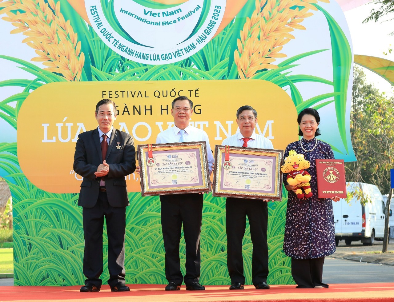 Hậu Giang: Khai mạc triển lãm “Con đường lúa gạo” tuyến kênh Xáng Xà No huyền thoại Hậu Giang: Khai mạc triển lãm “Con đường lúa gạo” tuyến kênh Xáng Xà No huyền thoại