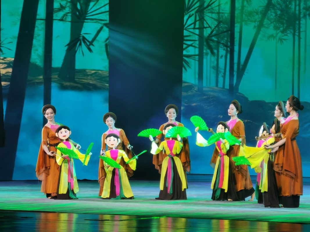 Hai nghệ sĩ múa rối nước Việt Nam được vinh danh tại tuần lễ Sân khấu Trung Quốc – ASEAN lần thứ 10 Hai nghệ sĩ múa rối nước Việt Nam được vinh danh tại tuần lễ Sân khấu Trung Quốc – ASEAN lần thứ 10