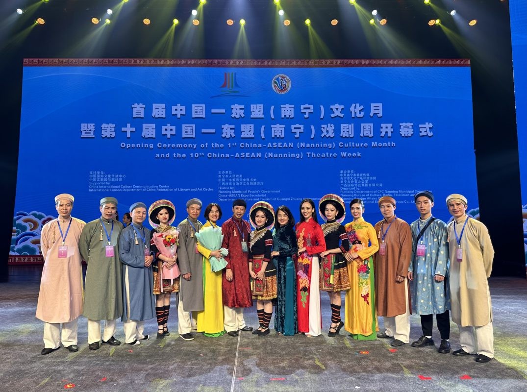 Hai nghệ sĩ múa rối nước Việt Nam được vinh danh tại tuần lễ Sân khấu Trung Quốc – ASEAN lần thứ 10 Hai nghệ sĩ múa rối nước Việt Nam được vinh danh tại tuần lễ Sân khấu Trung Quốc – ASEAN lần thứ 10