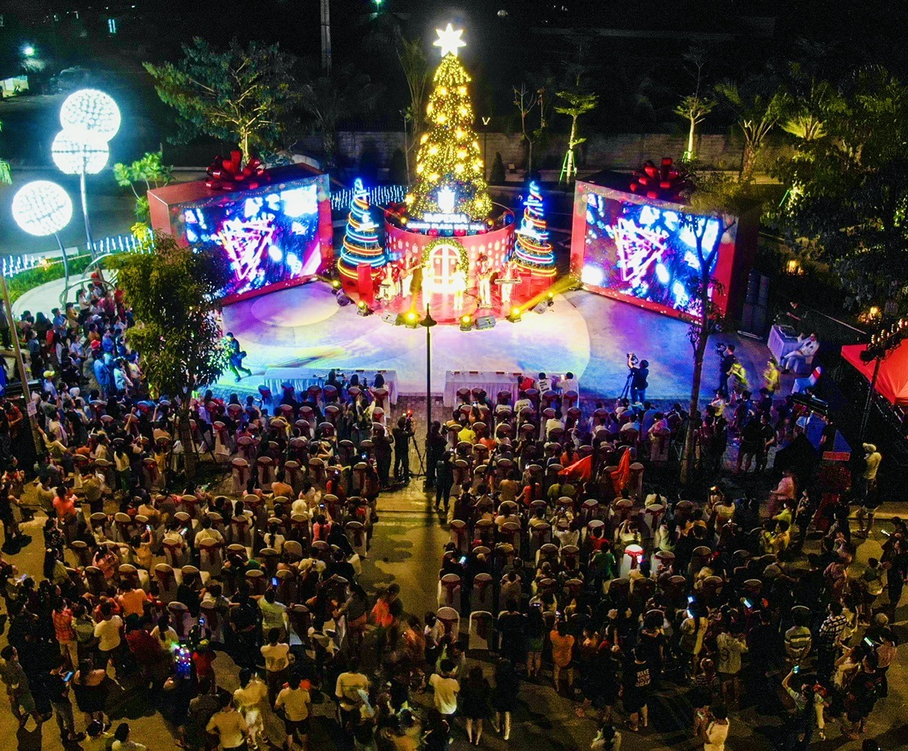 Mùa lễ hội Noel hoành tráng trên đại lộ thương mại tại Long An Mùa lễ hội Noel hoành tráng trên đại lộ thương mại tại Long An