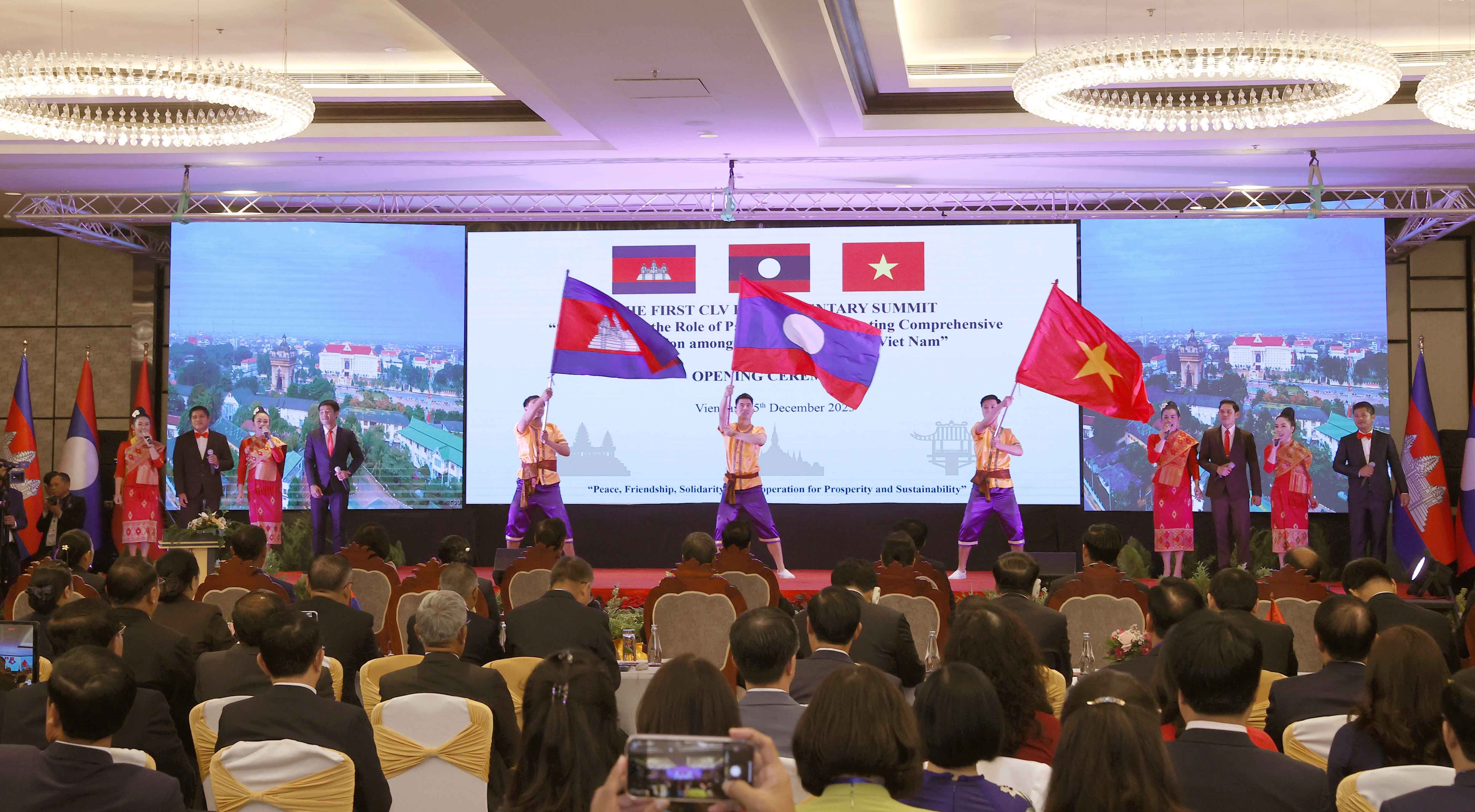 Tam giác phát triển: Cơ chế hợp tác hiệu quả giữa Campuchia, Lào và Việt Nam Tam giác phát triển: Cơ chế hợp tác hiệu quả giữa Campuchia, Lào và Việt Nam