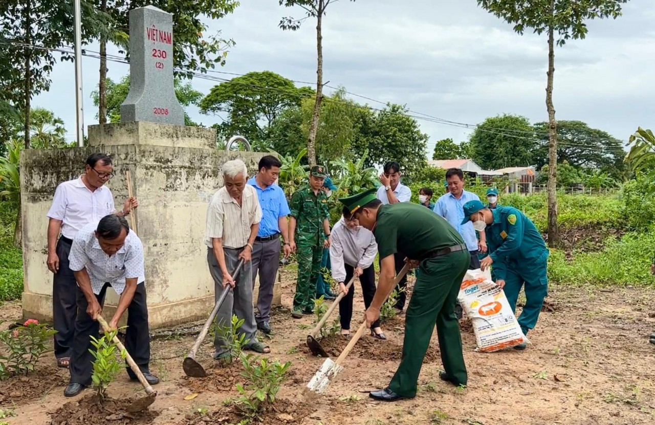 Vườn cây, đường hoa biên giới Việt Nam – Campuchia Vườn cây, đường hoa biên giới Việt Nam – Campuchia