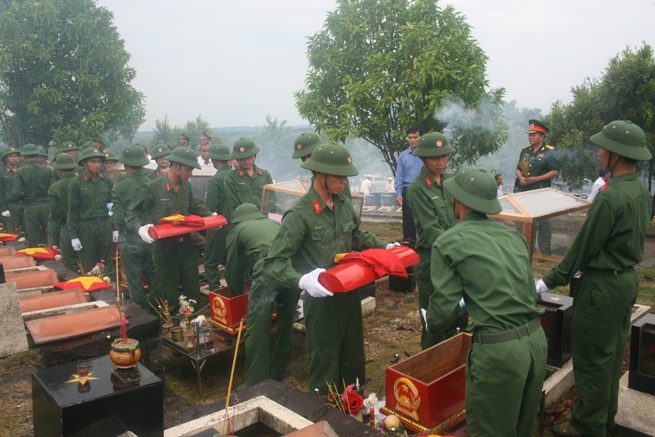 Việt Nam và Campuchia phối hợp công tác tìm kiếm, quy tập, hồi hương hài cốt liệt sĩ Việt Nam và Campuchia phối hợp công tác tìm kiếm, quy tập, hồi hương hài cốt liệt sĩ