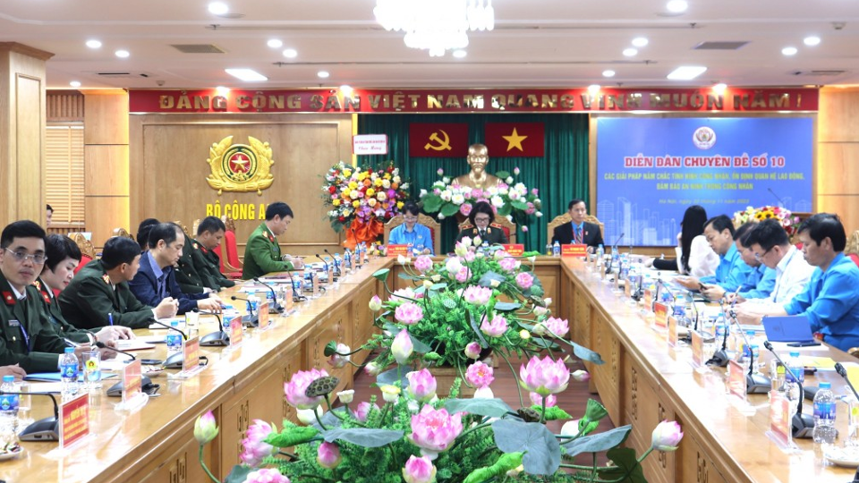 Diễn đàn “Các giải pháp nắm chắc tình hình công nhân, ổn định quan hệ lao động, đảm bảo an ninh trong công nhân”. Diễn đàn “Các giải pháp nắm chắc tình hình công nhân, ổn định quan hệ lao động, đảm bảo an ninh trong công nhân”.