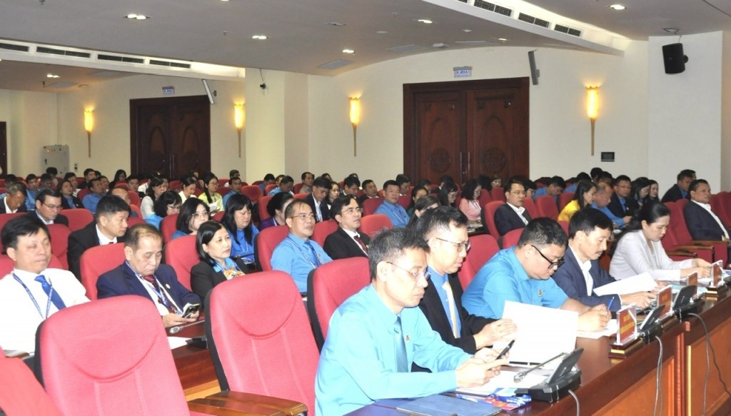 Diễn đàn số 4 với chủ đề “Nâng cao chất lượng hoạt động tham gia xây dựng chính sách, pháp luật của tổ chức Công đoàn đảm bảo quyền lợi của người lao động”. Diễn đàn số 4 với chủ đề “Nâng cao chất lượng hoạt động tham gia xây dựng chính sách, pháp luật của tổ chức Công đoàn đảm bảo quyền lợi của người lao động”.