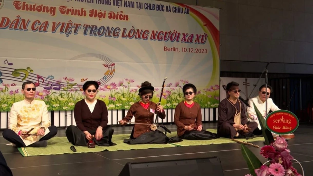 The Vietnamese Community In Germany Preserves Traditional Music Vietnamese Community In Germany Preserves Traditional Music