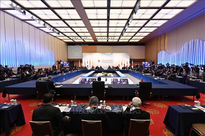 ASEAN và Nhật Bản thông qua Tuyên bố Tầm nhìn về Quan hệ hữu nghị và hợp tác ASEAN-Nhật Bản: Đối tác tin cậy ASEAN và Nhật Bản thông qua Tuyên bố Tầm nhìn về Quan hệ hữu nghị và hợp tác ASEAN-Nhật Bản: Đối tác tin cậy