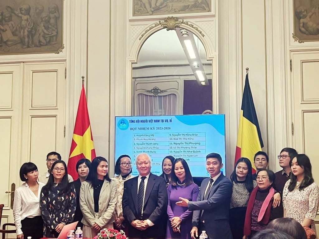 Đẩy mạnh xây dựng cộng đồng người Việt Nam tại Bỉ Đẩy mạnh xây dựng cộng đồng người Việt Nam tại Bỉ
