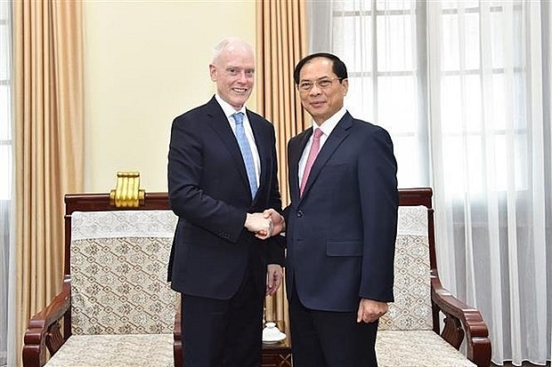 Minister of Foreign Affairs Bui Thanh Son (R) and visiting Canadian Deputy Minister of Foreign Affairs David Morrison. (Photo: VNA) Minister of Foreign Affairs Bui Thanh Son (R) and visiting Canadian Deputy Minister of Foreign Affairs David Morrison. (Photo: VNA)