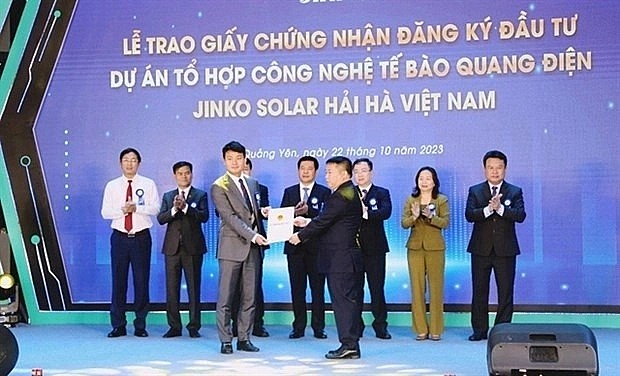 In October, Quang Ninh province granted an investment registration certificate for the Jinko Solar Hai Ha Vietnam photovoltaic cell project capitalised at US$1.5 billion. (Photo: markettimes.vn) In October, Quang Ninh province granted an investment registration certificate for the Jinko Solar Hai Ha Vietnam photovoltaic cell project capitalised at US$1.5 billion. (Photo: markettimes.vn)