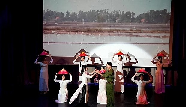 A performance at the program. (Photo: VNA) A performance at the program. (Photo: VNA)