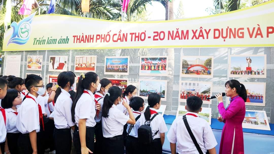 Khai mạc triển lãm ảnh “TP Cần Thơ - 20 năm xây dựng và phát triển” Khai mạc triển lãm ảnh “TP Cần Thơ - 20 năm xây dựng và phát triển”