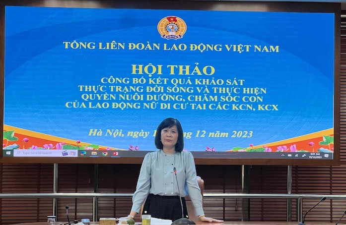 Bà Đỗ Hồng Vân - Ủy viên Đoàn Chủ tịch, Trưởng ban Nữ công Tổng Liên đoàn phát biểu khai mạc (Ảnh: T.L) Bà Đỗ Hồng Vân - Ủy viên Đoàn Chủ tịch, Trưởng ban Nữ công Tổng Liên đoàn phát biểu khai mạc (Ảnh: T.L)