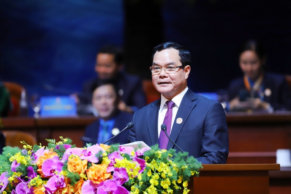 Nguyễn Đình Khang - Ủy viên Ban Chấp hành Trung ương Đảng, Bí thư Đảng đoàn Tổng Liên đoàn Lao động Việt Nam giữ chức Chủ tịch Tổng Liên đoàn Lao động Việt Nam khóa XIII Nguyễn Đình Khang - Ủy viên Ban Chấp hành Trung ương Đảng, Bí thư Đảng đoàn Tổng Liên đoàn Lao động Việt Nam giữ chức Chủ tịch Tổng Liên đoàn Lao động Việt Nam khóa XIII