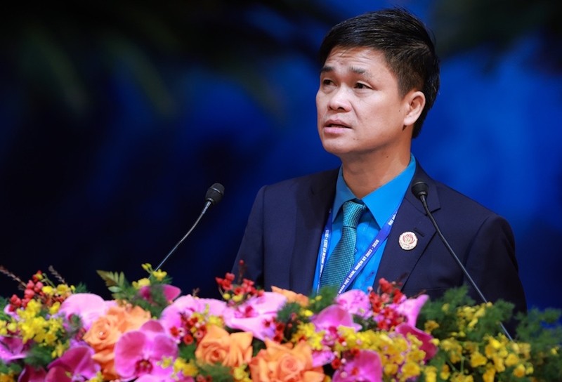 Phó Chủ tịch Tổng Liên đoàn Lao động Việt Nam Ngọ Duy Hiểu trình bày kiến nghị của đoàn viên, người lao động và tổ chức Công đoàn đối với Đảng, Nhà nước. Phó Chủ tịch Tổng Liên đoàn Lao động Việt Nam Ngọ Duy Hiểu trình bày kiến nghị của đoàn viên, người lao động và tổ chức Công đoàn đối với Đảng, Nhà nước.