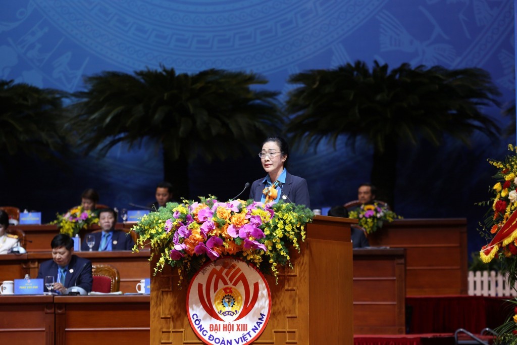PGS.TS Phạm Thanh Bình, Chủ tịch Công đoàn Y tế Việt Nam xúc động khi tham luận tại Đại hội với chủ đề “Vai trò của Công đoàn trong tham gia phòng chống Covid-19”.