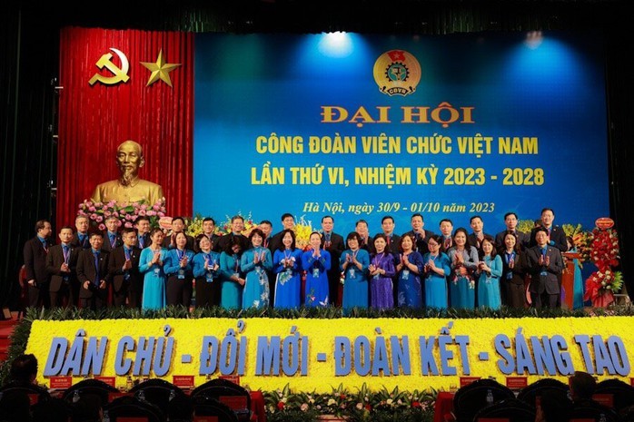 Ông Ngọ Duy Hiểu tái đắc cử Chủ tịch Công đoàn Viên chức Việt Nam khóa VI. Ông Ngọ Duy Hiểu tái đắc cử Chủ tịch Công đoàn Viên chức Việt Nam khóa VI.