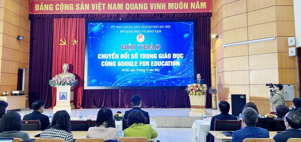 Hanoi's Needy School Chose to Pilot Google's Smart Classroom Model Hanoi's Needy School Chose to Pilot Google's Smart Classroom Model