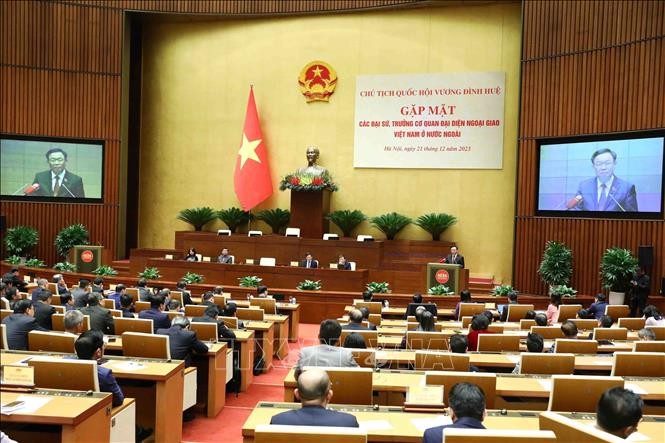 Chủ tịch Quốc hội gặp mặt các Đại sứ, Trưởng Cơ quan đại diện ngoại giao Việt Nam ở nước ngoài Chủ tịch Quốc hội gặp mặt các Đại sứ, Trưởng Cơ quan đại diện ngoại giao Việt Nam ở nước ngoài