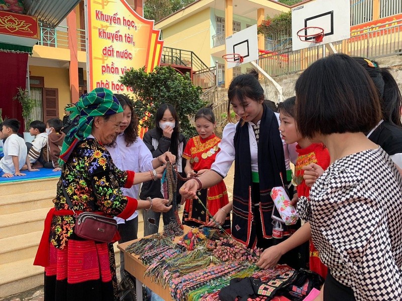 THCS Quài Cang “ Cánh chim” đầu đàn của ngành giáo dục huyện Tuần Giáo THCS Quài Cang “ Cánh chim” đầu đàn của ngành giáo dục huyện Tuần Giáo