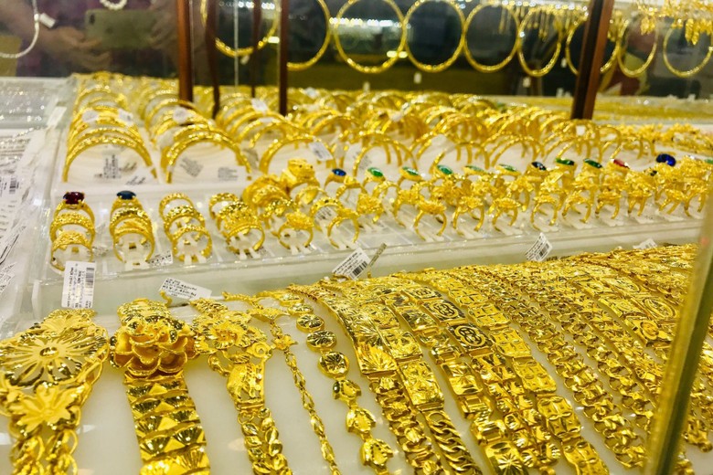 Giá vàng SJC tiếp tục lập đỉnh mới.