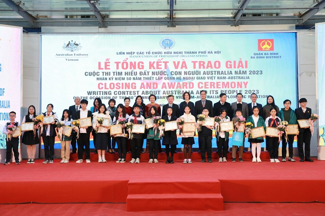 Hanoi Students Enthusiastically Learn about Australia Hanoi Students Enthusiastically Learn about Australia