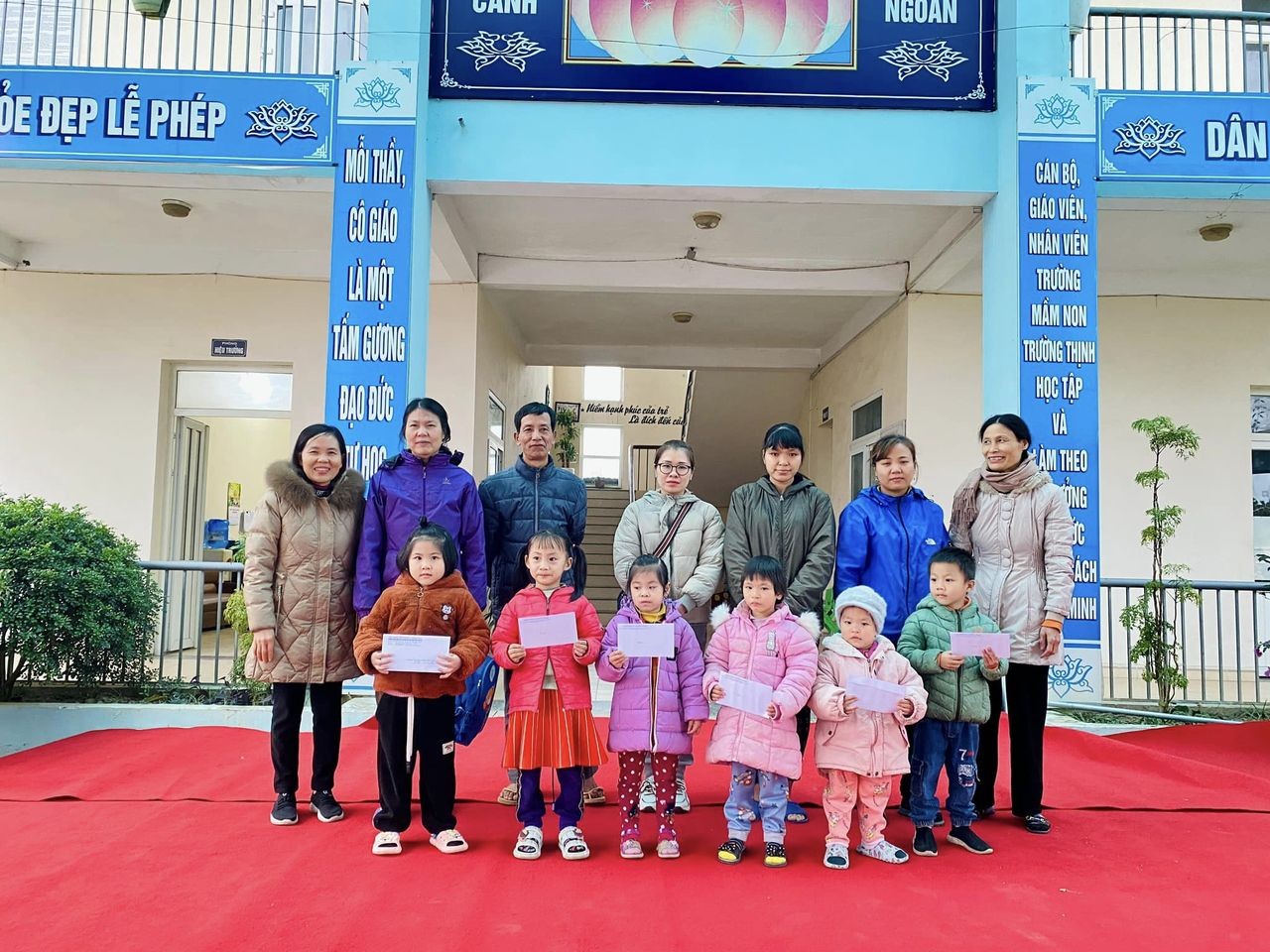 Tổ chức của Hoa Kỳ tài trợ hơn 200 triệu đồng hỗ trợ tiền ăn cho trẻ em có hoàn cảnh khó khăn tại Hà Nội Tổ chức của Hoa Kỳ tài trợ hơn 200 triệu đồng hỗ trợ tiền ăn cho trẻ em có hoàn cảnh khó khăn tại Hà Nội