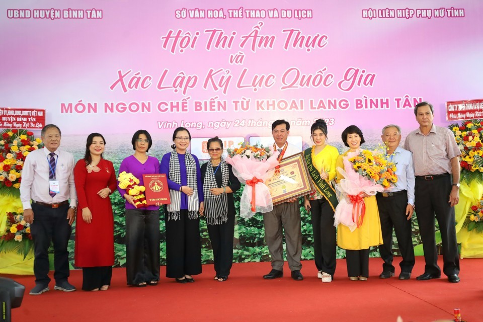 100 món ăn từ khoai lang Vĩnh Long được xác lập kỷ lục 100 món ăn từ khoai lang Vĩnh Long được xác lập kỷ lục
