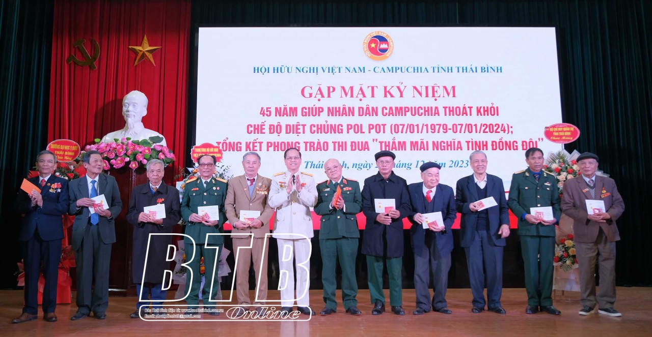 Hội Hữu nghị Việt Nam - Campuchia tỉnh nhận đỡ đầu 10 sinh viên Campuchia Hội Hữu nghị Việt Nam - Campuchia tỉnh nhận đỡ đầu 10 sinh viên Campuchia