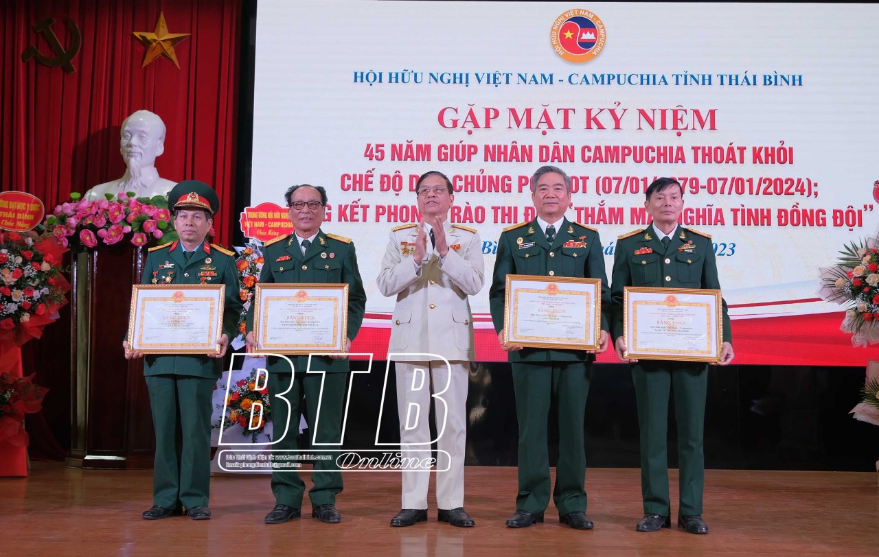 Hội Hữu nghị Việt Nam - Campuchia tỉnh nhận đỡ đầu 10 sinh viên Campuchia Hội Hữu nghị Việt Nam - Campuchia tỉnh nhận đỡ đầu 10 sinh viên Campuchia