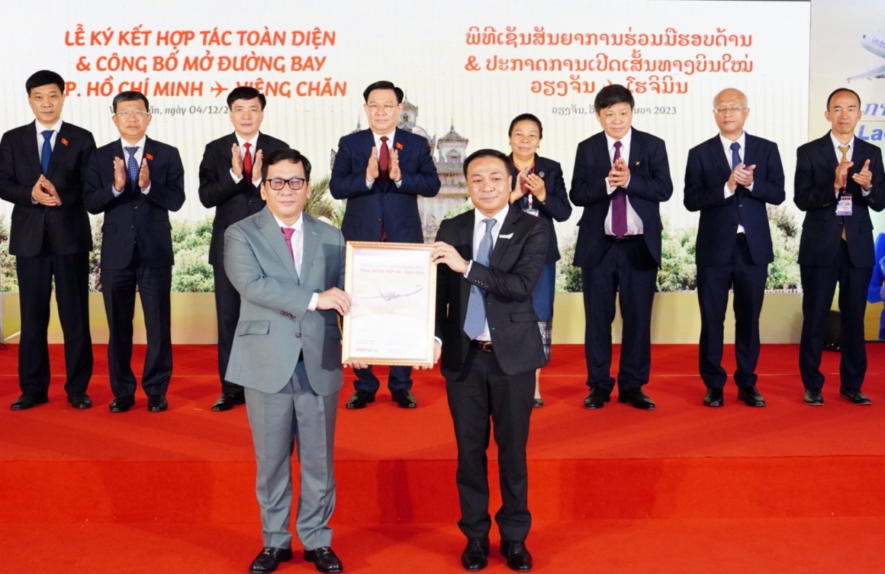 Vietjet mở đường bay thẳng từ TP. Hồ Chí Minh đến Viêng Chăn, công bố hợp tác toàn diện với Lao Airlines Vietjet mở đường bay thẳng từ TP. Hồ Chí Minh đến Viêng Chăn, công bố hợp tác toàn diện với Lao Airlines