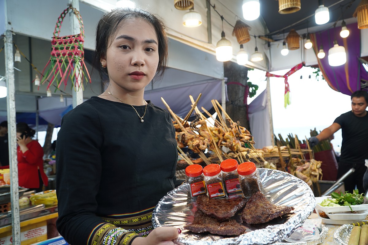 Hơn 80 gian hàng quảng bá ẩm thực Ninh Thuận Hơn 80 gian hàng quảng bá ẩm thực Ninh Thuận