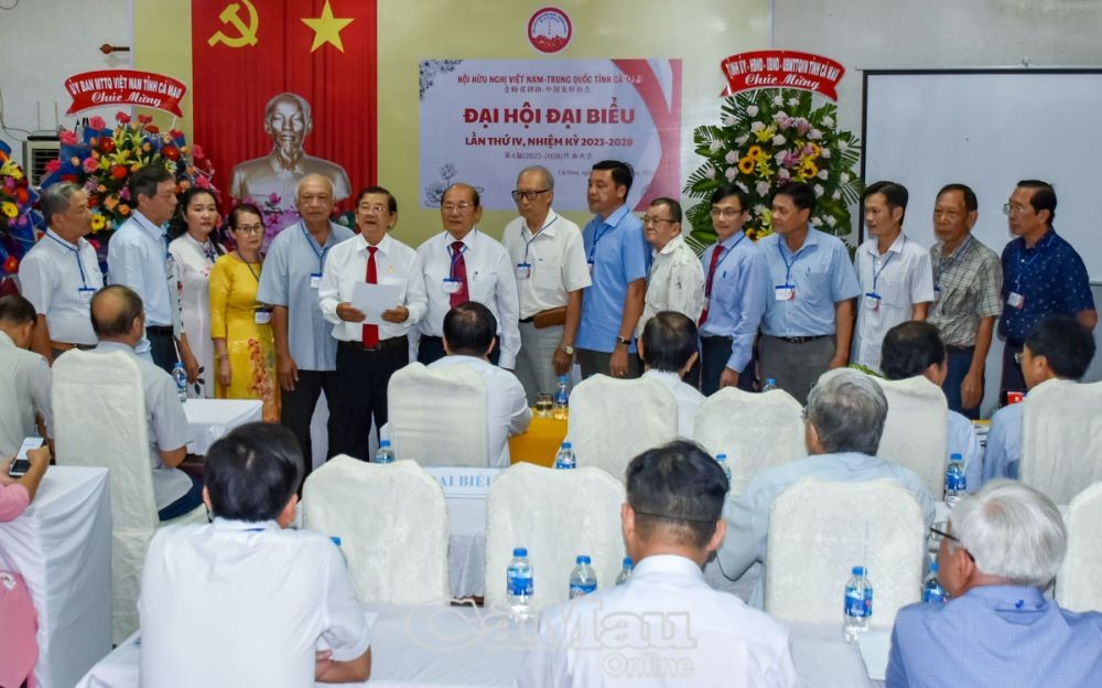 Ban Chấp hành Hội Hữu nghị Việt Nam - Trung Quốc tỉnh khoá IV, nhiệm kỳ 2023-2028 ra mắt đại hội. Ban Chấp hành Hội Hữu nghị Việt Nam - Trung Quốc tỉnh khoá IV, nhiệm kỳ 2023-2028 ra mắt đại hội.