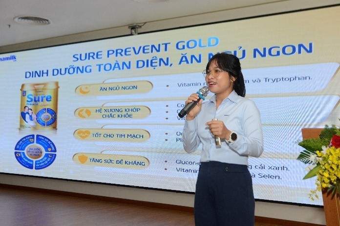 Đại diện Vinamilk chia sẻ về kết quả nghiên cứu lâm sàng của sản phẩm Vinamilk Sure Prevent Gold trên các bệnh nhân của Bệnh viện Chợ Rẫy. Đại diện Vinamilk chia sẻ về kết quả nghiên cứu lâm sàng của sản phẩm Vinamilk Sure Prevent Gold trên các bệnh nhân của Bệnh viện Chợ Rẫy.