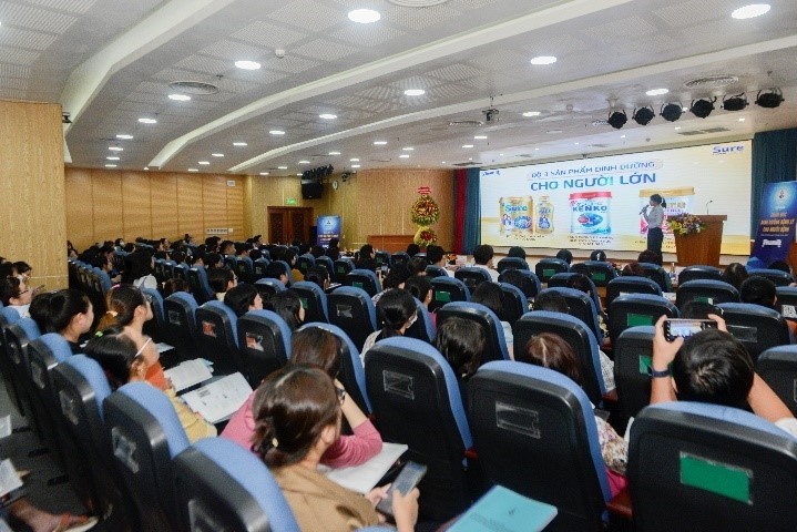 Khoảng 300 hội viên câu lạc bộ, nhân viên y tế tại các bệnh viện lớn phía Nam đã tham gia tập huấn “Chăm sóc dinh dưỡng bệnh lý cho người bệnh”. Khoảng 300 hội viên câu lạc bộ, nhân viên y tế tại các bệnh viện lớn phía Nam đã tham gia tập huấn “Chăm sóc dinh dưỡng bệnh lý cho người bệnh”.