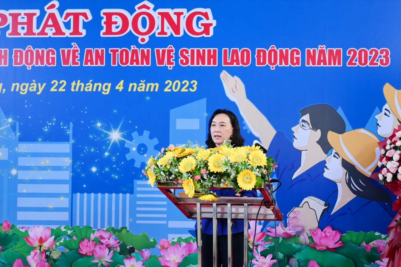 Phó Chủ tịch UBND tỉnh An Giang Nguyễn Thị Minh Thúy phát biểu tại Lễ Phát động Phó Chủ tịch UBND tỉnh An Giang Nguyễn Thị Minh Thúy phát biểu tại Lễ Phát động