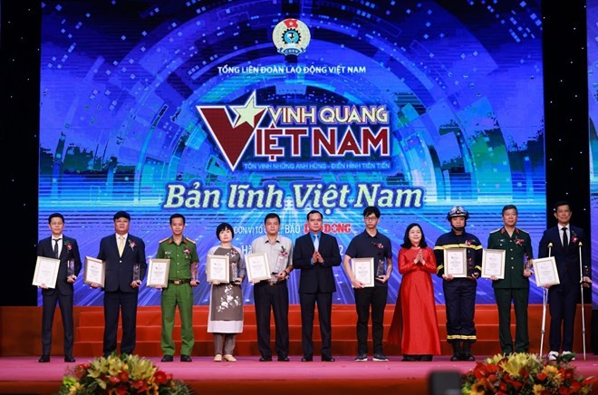 Vinh danh những tập thể xuất sắc tại chương trình Vinh quang Việt Nam năm 2022. Ảnh: Hải Nguyễn Vinh danh những tập thể xuất sắc tại chương trình Vinh quang Việt Nam năm 2022. Ảnh: Hải Nguyễn