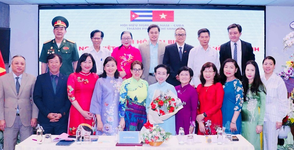 Chủ tịch Liên hiệp các tổ chức hữu nghị TPHCM Đỗ Việt Hà và Tổng Lãnh sự Cuba tại TPHCM Ariandne Feo Labrada chúc mừng Ban Chấp hành Hội hữu nghị Việt Nam-Cuba TPHCM nhiệm kỳ 2023 - 2028. Chủ tịch Liên hiệp các tổ chức hữu nghị TPHCM Đỗ Việt Hà và Tổng Lãnh sự Cuba tại TPHCM Ariandne Feo Labrada chúc mừng Ban Chấp hành Hội hữu nghị Việt Nam-Cuba TPHCM nhiệm kỳ 2023 - 2028.