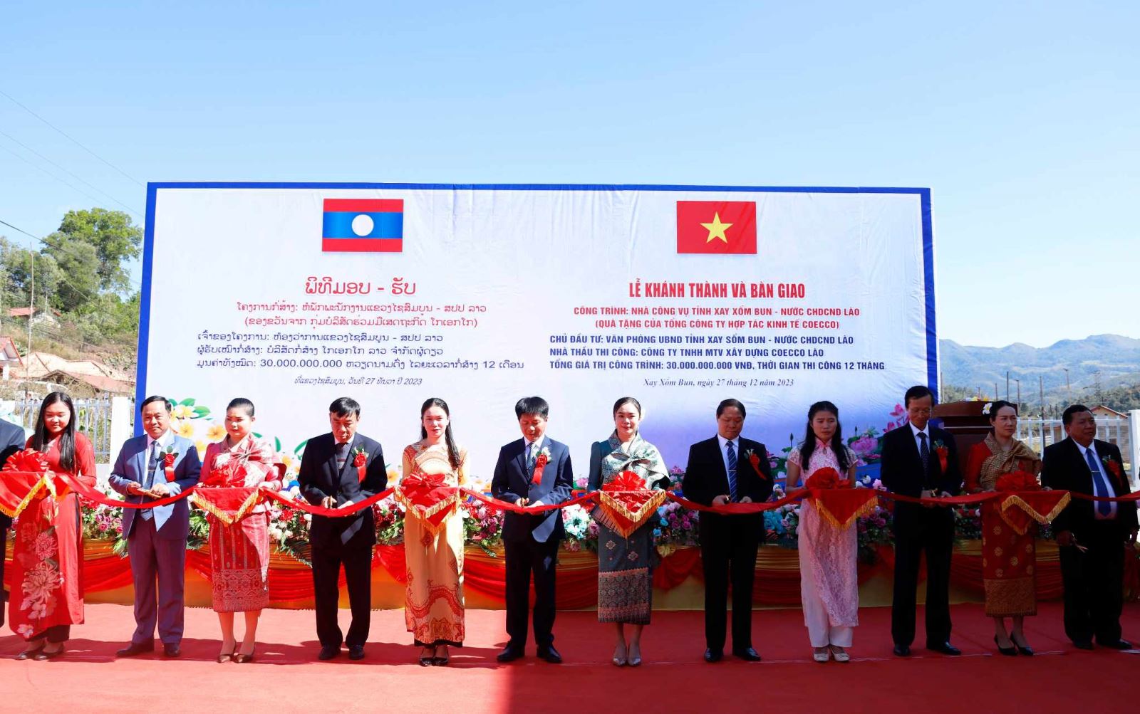 Doanh nghiệp Việt Nam hỗ trợ tỉnh Xaysomboun (Lào) xây dựng nhà ở công vụ cho cán bộ Chú thích ảnh