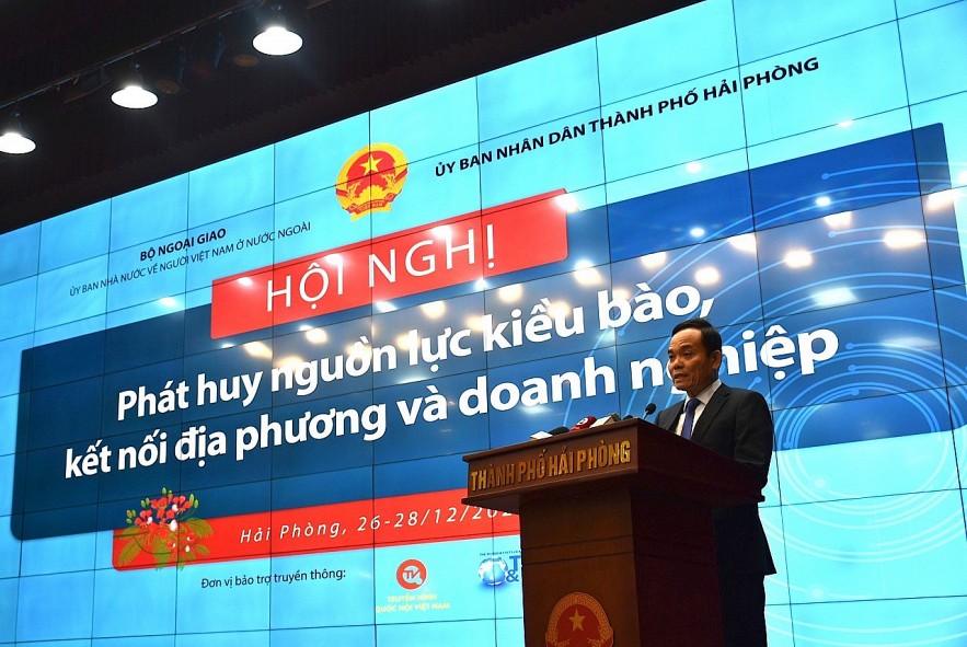 Overseas Vietnamese Contribute Knowledge, Experience, And Material Resources to Homeland Overseas Vietnamese Contribute Knowledge, Experience, Material Resources to Homeland